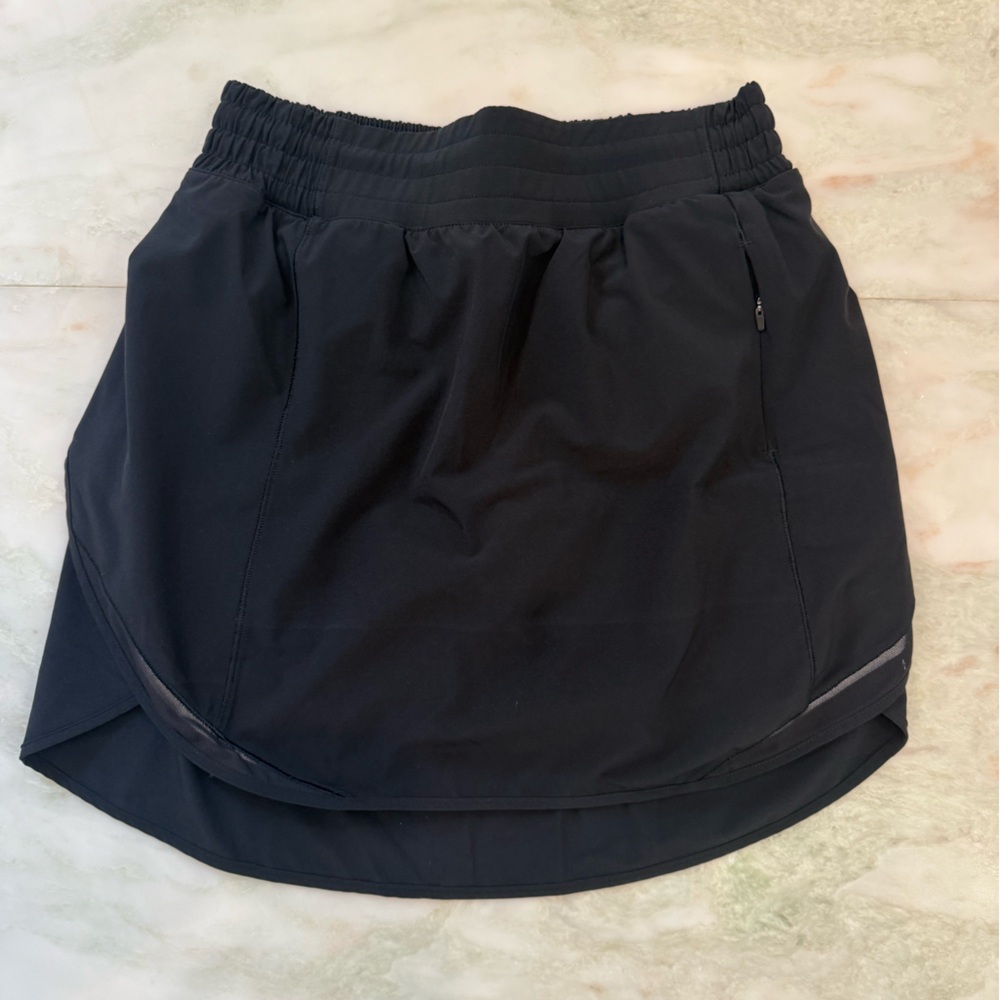 Lululemon Women’s Black Athletic Skort - Size 4